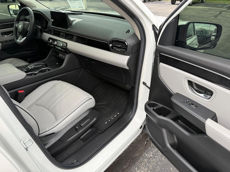 Honda Pilot Vehicle Full-screen Gallery Image 18