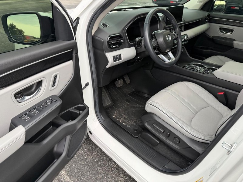 Honda Pilot Vehicle Full-screen Gallery Image 20