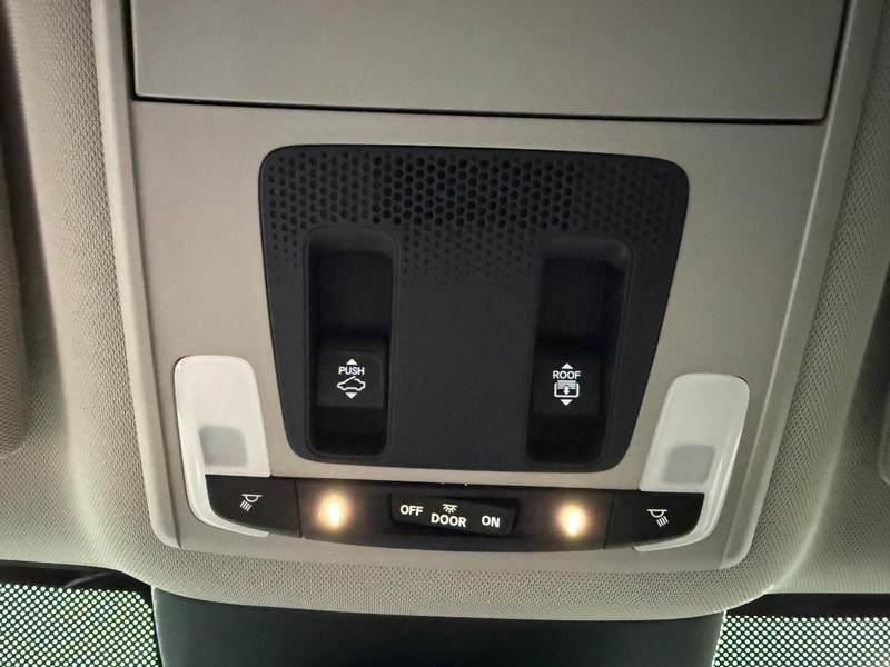 Honda Pilot Vehicle Full-screen Gallery Image 32