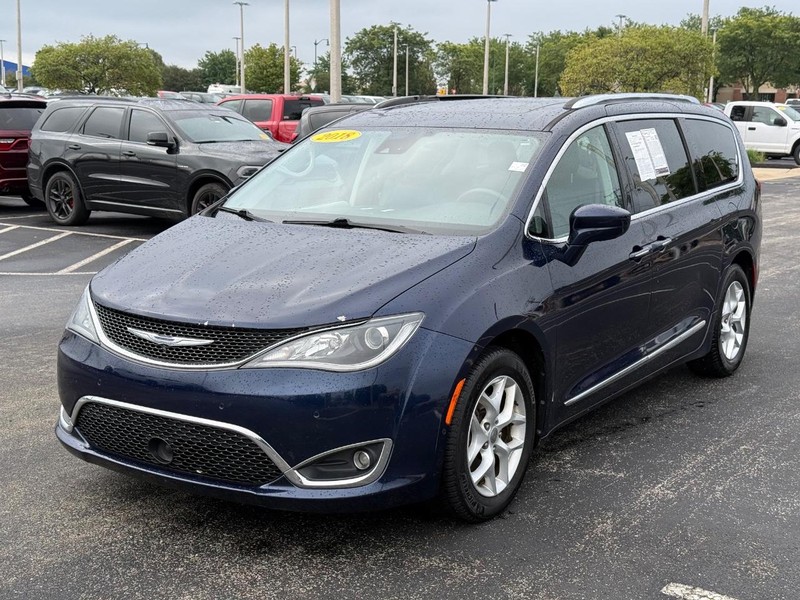Chrysler Pacifica Vehicle Full-screen Gallery Image 10