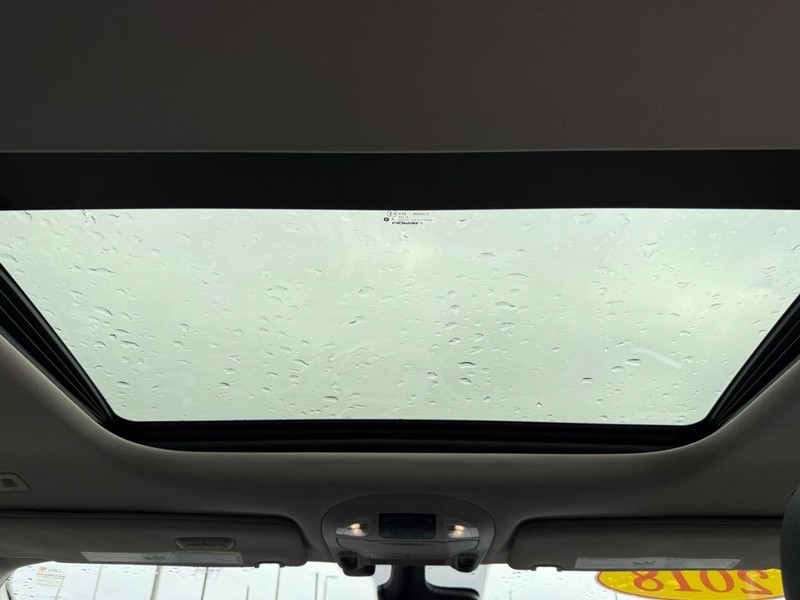 Chrysler Pacifica Vehicle Full-screen Gallery Image 14