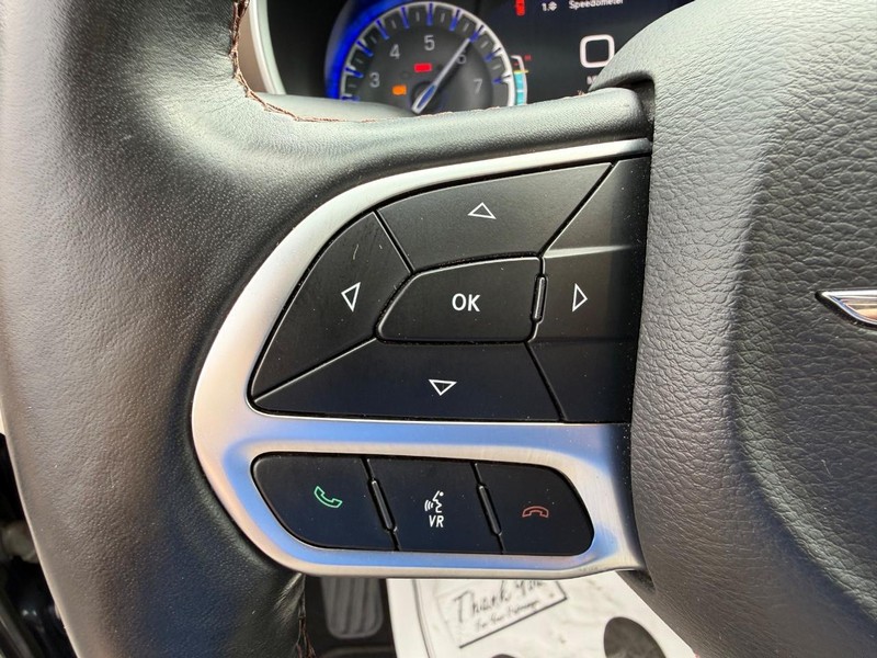 Chrysler Pacifica Vehicle Full-screen Gallery Image 22