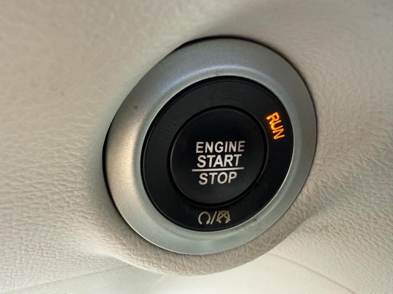 Chrysler Pacifica Vehicle Full-screen Gallery Image 24