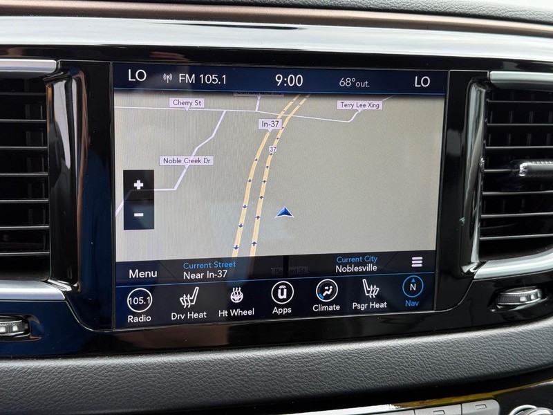Chrysler Pacifica Vehicle Full-screen Gallery Image 25
