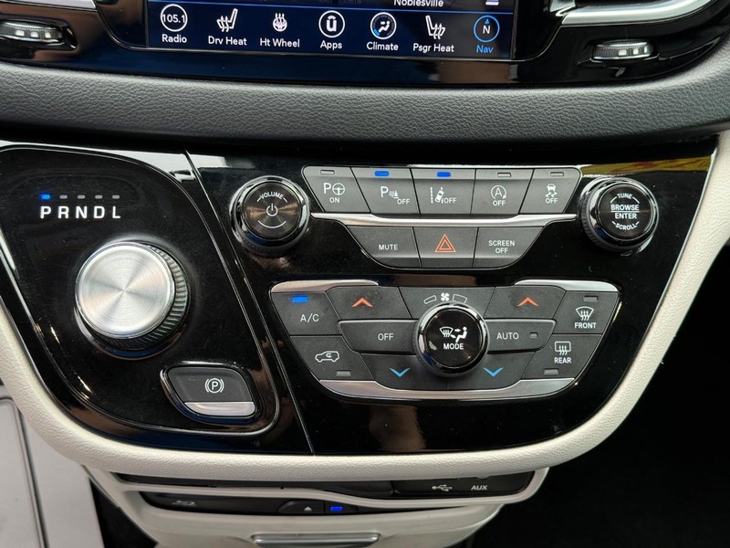 Chrysler Pacifica Vehicle Full-screen Gallery Image 27