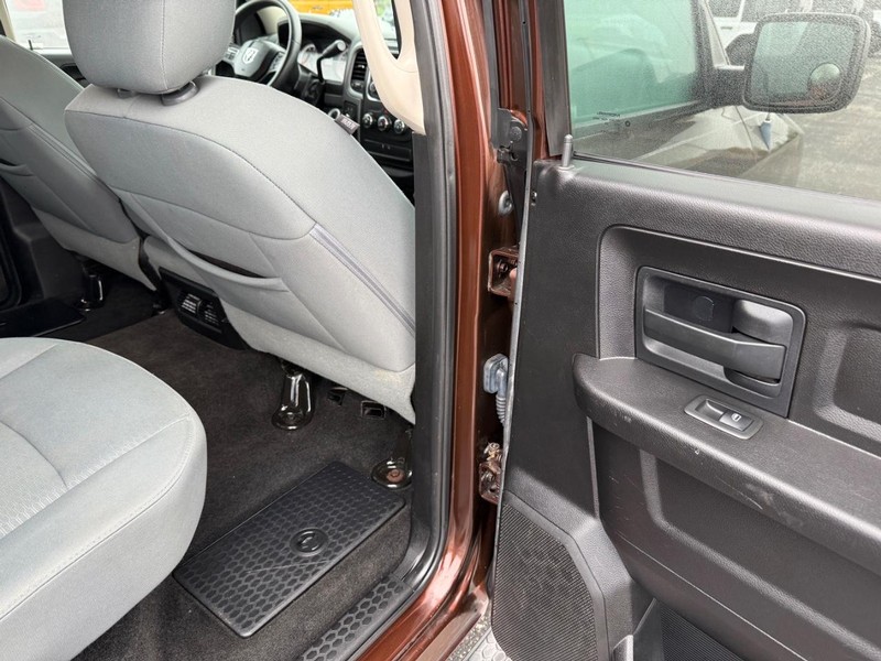 Ram 1500 Vehicle Full-screen Gallery Image 11