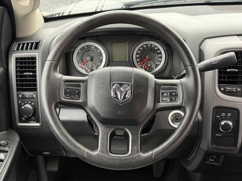 Ram 1500 Vehicle Full-screen Gallery Image 13