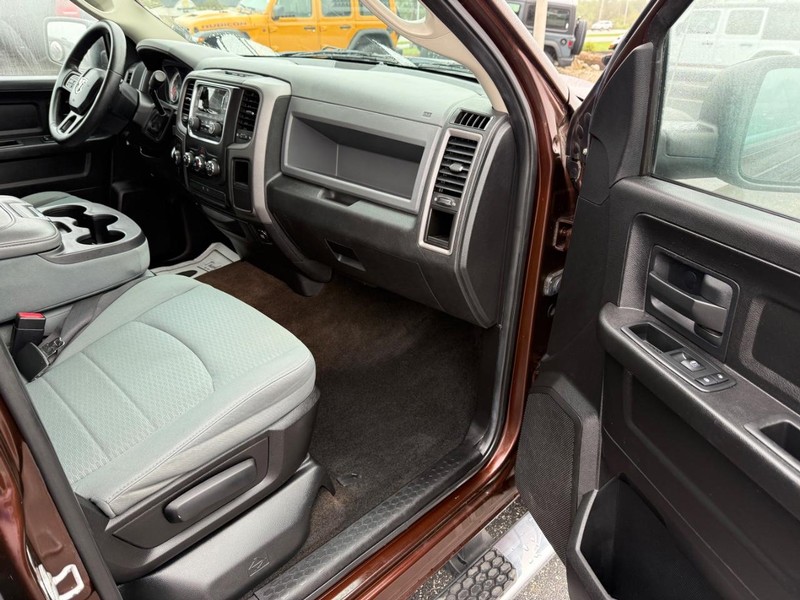 Ram 1500 Vehicle Full-screen Gallery Image 14