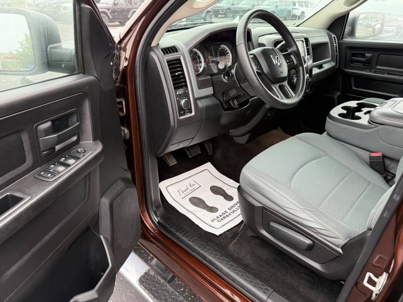Ram 1500 Vehicle Full-screen Gallery Image 16