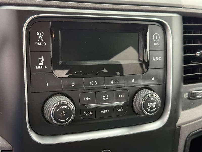 Ram 1500 Vehicle Full-screen Gallery Image 22