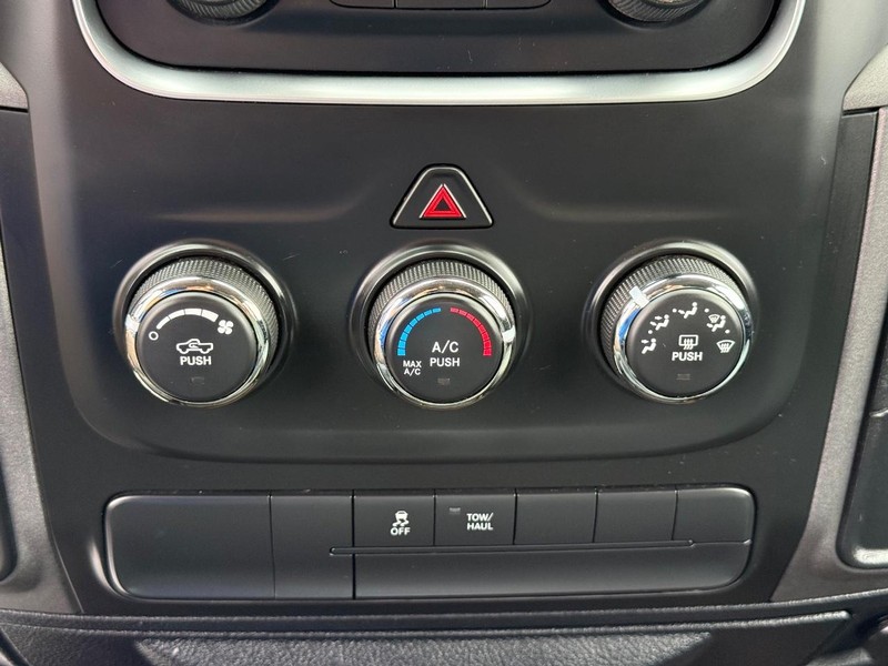 Ram 1500 Vehicle Full-screen Gallery Image 23