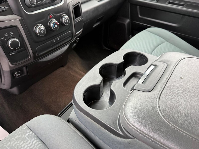 Ram 1500 Vehicle Full-screen Gallery Image 24
