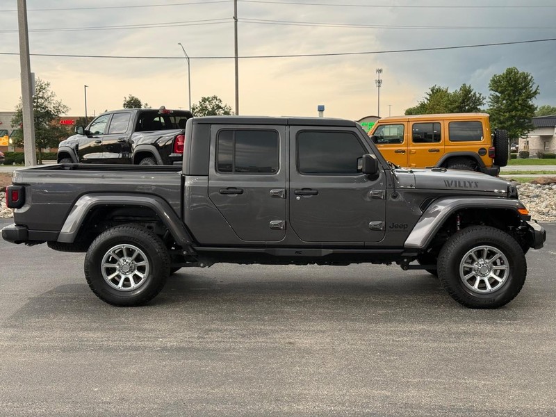 Jeep Gladiator Vehicle Full-screen Gallery Image 2