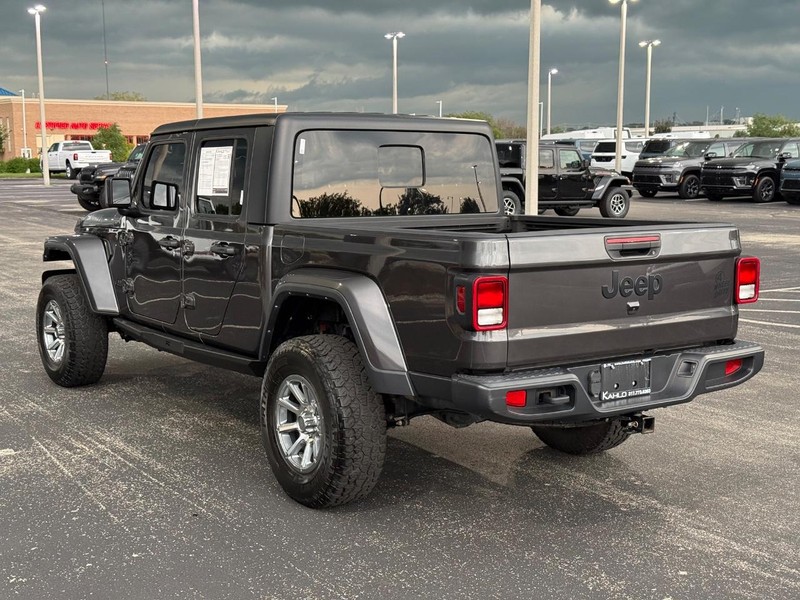 Jeep Gladiator Vehicle Full-screen Gallery Image 5