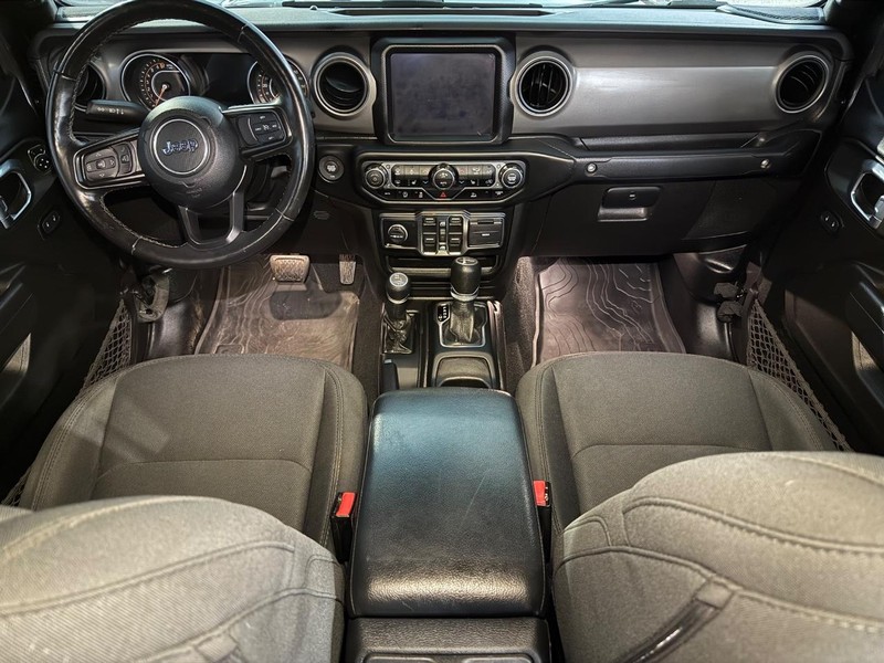 Jeep Gladiator Vehicle Full-screen Gallery Image 13