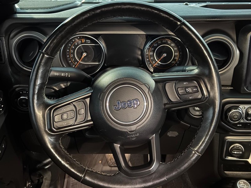 Jeep Gladiator Vehicle Full-screen Gallery Image 14