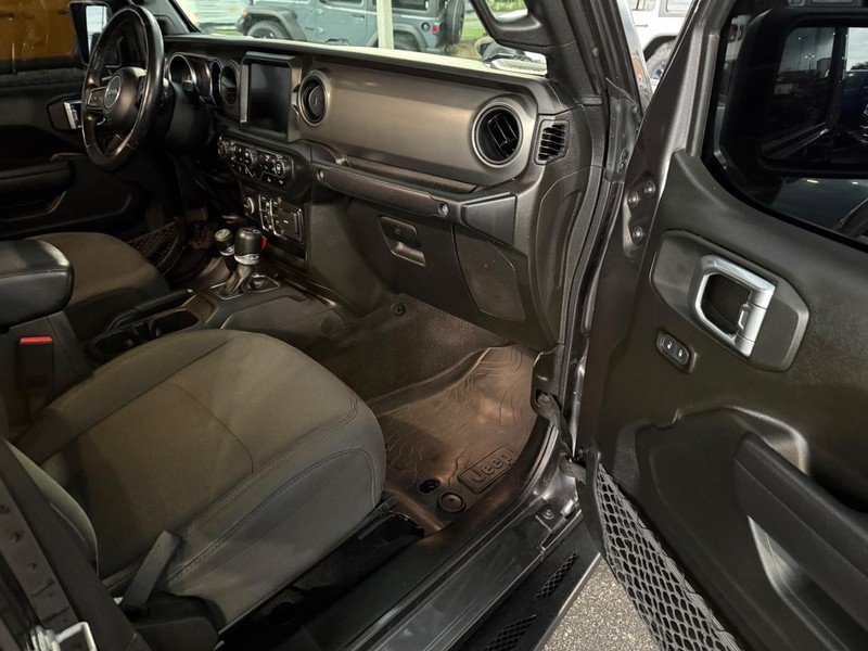 Jeep Gladiator Vehicle Full-screen Gallery Image 15