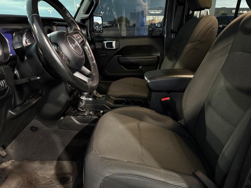 Jeep Gladiator Vehicle Full-screen Gallery Image 18