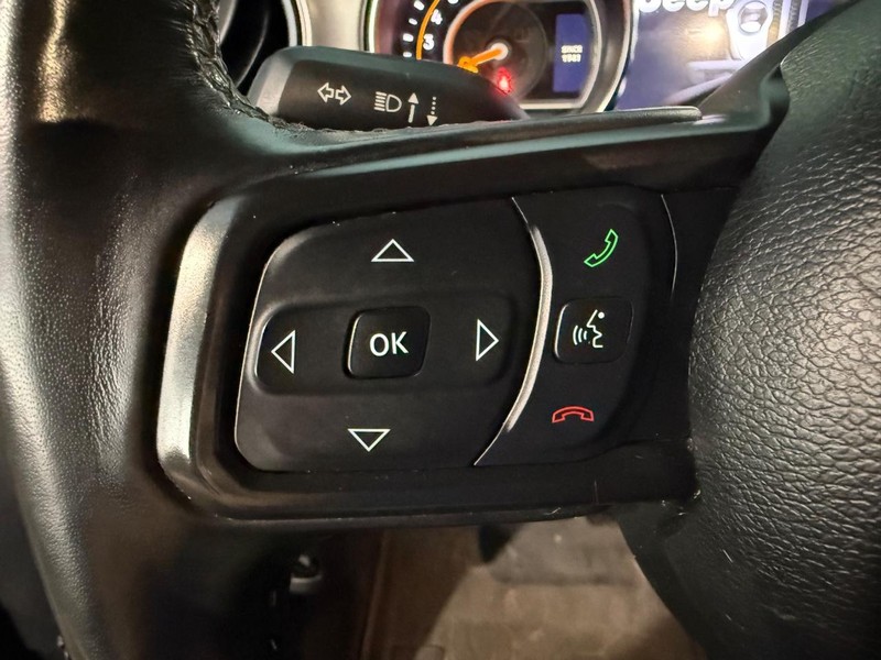 Jeep Gladiator Vehicle Full-screen Gallery Image 20