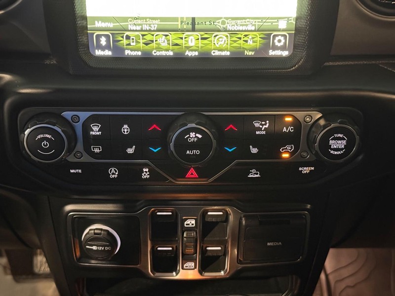 Jeep Gladiator Vehicle Full-screen Gallery Image 26