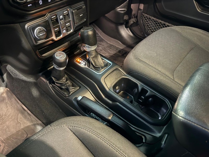 Jeep Gladiator Vehicle Full-screen Gallery Image 27