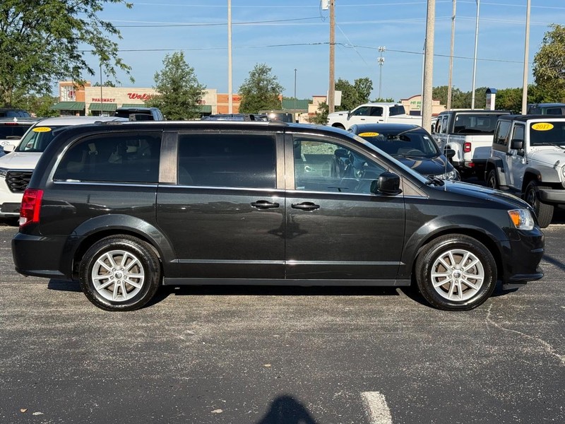 Dodge Grand Caravan Vehicle Full-screen Gallery Image 02