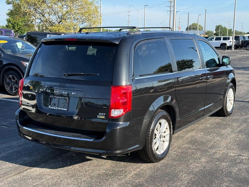 Dodge Grand Caravan Vehicle Full-screen Gallery Image 03