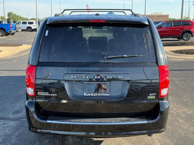 Dodge Grand Caravan Vehicle Full-screen Gallery Image 04