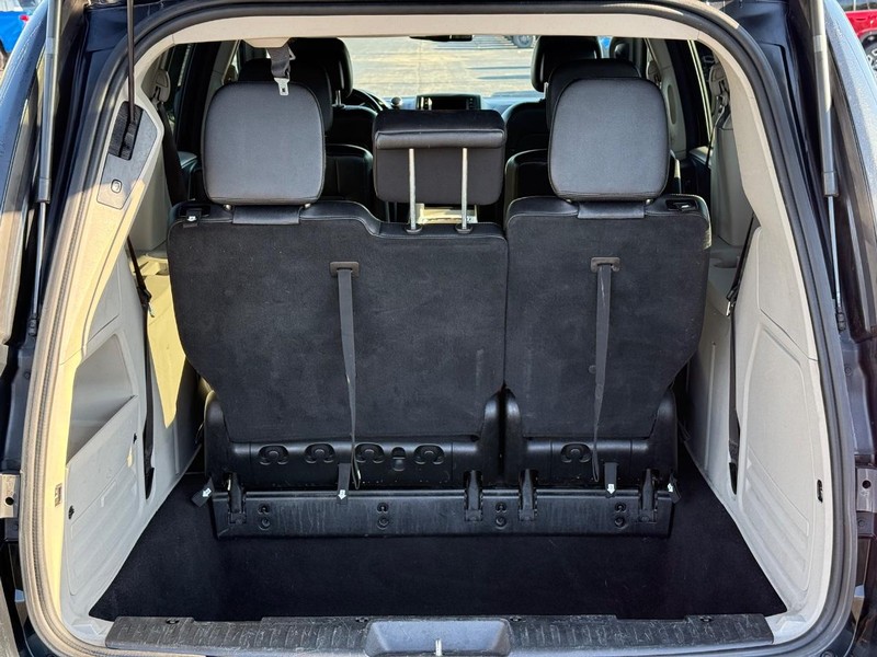Dodge Grand Caravan Vehicle Full-screen Gallery Image 07