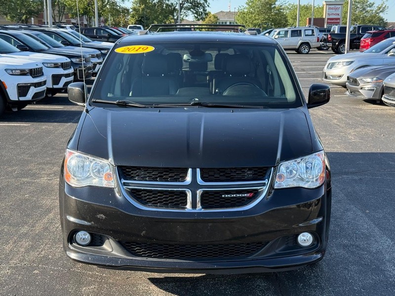 Dodge Grand Caravan Vehicle Full-screen Gallery Image 09