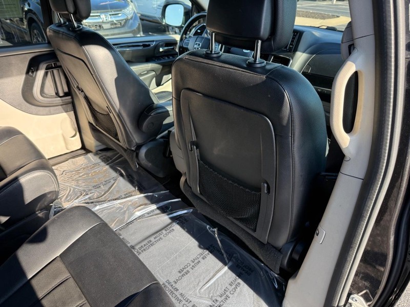 Dodge Grand Caravan Vehicle Full-screen Gallery Image 11