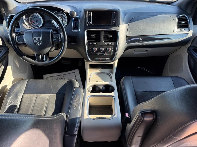 Dodge Grand Caravan Vehicle Full-screen Gallery Image 13