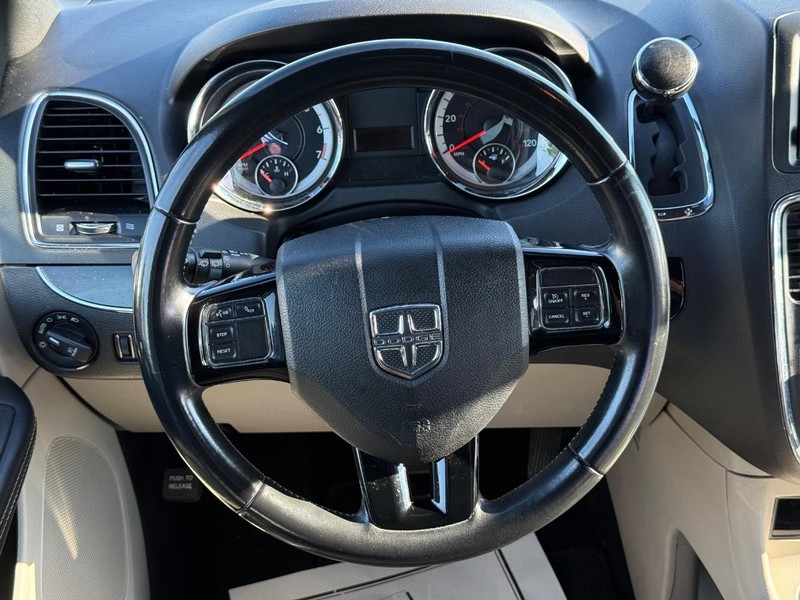Dodge Grand Caravan Vehicle Full-screen Gallery Image 14