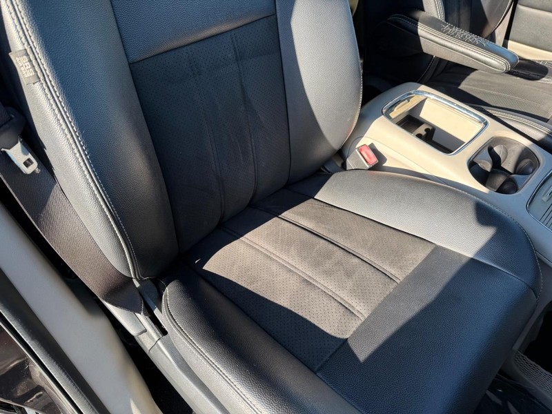 Dodge Grand Caravan Vehicle Full-screen Gallery Image 16