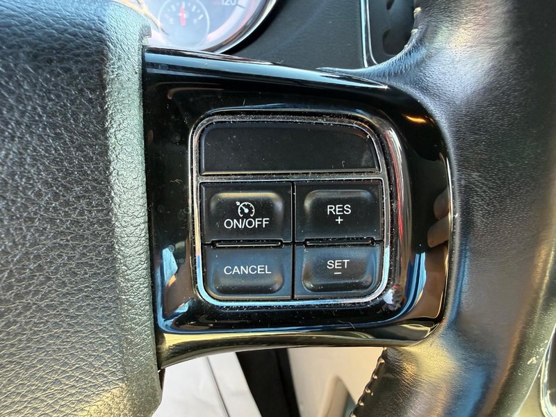 Dodge Grand Caravan Vehicle Full-screen Gallery Image 21