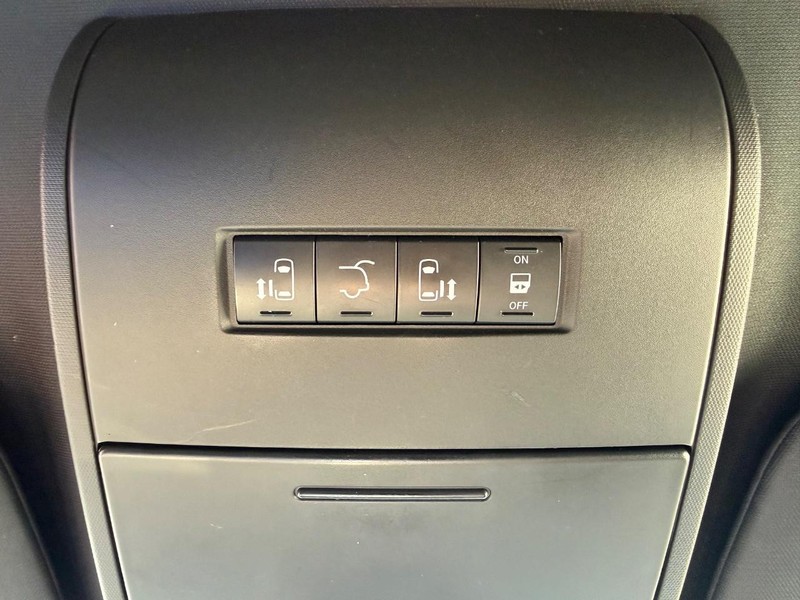 Dodge Grand Caravan Vehicle Full-screen Gallery Image 27