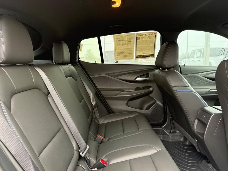 Buick Envista Vehicle Full-screen Gallery Image 12