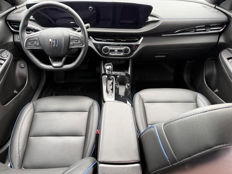 Buick Envista Vehicle Full-screen Gallery Image 14