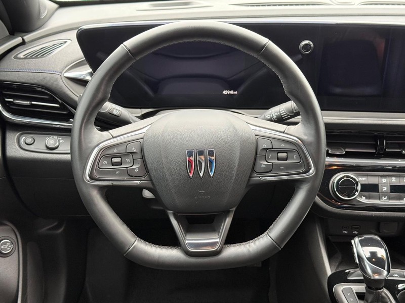 Buick Envista Vehicle Full-screen Gallery Image 15