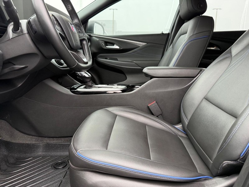 Buick Envista Vehicle Full-screen Gallery Image 19