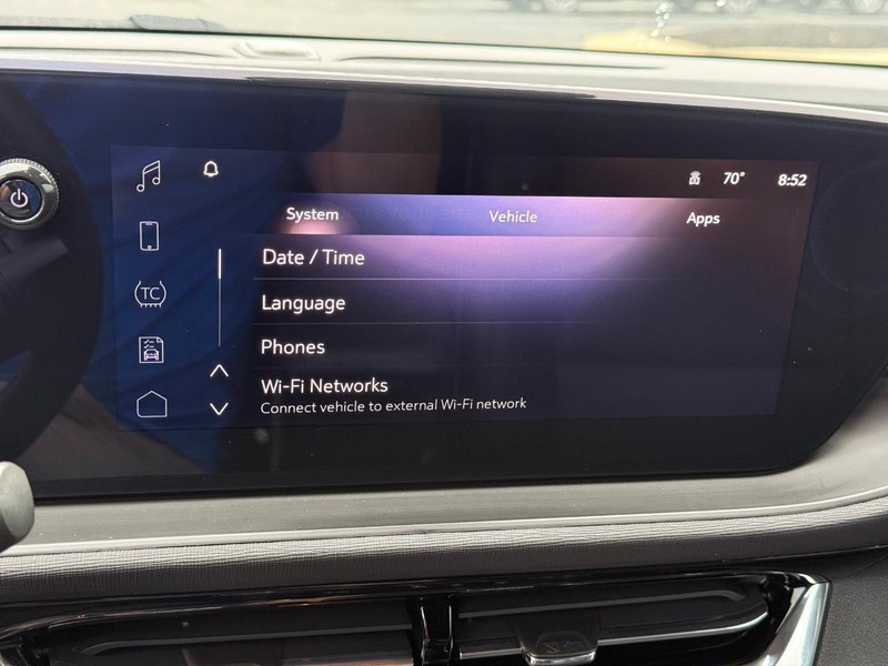 Buick Envista Vehicle Full-screen Gallery Image 25