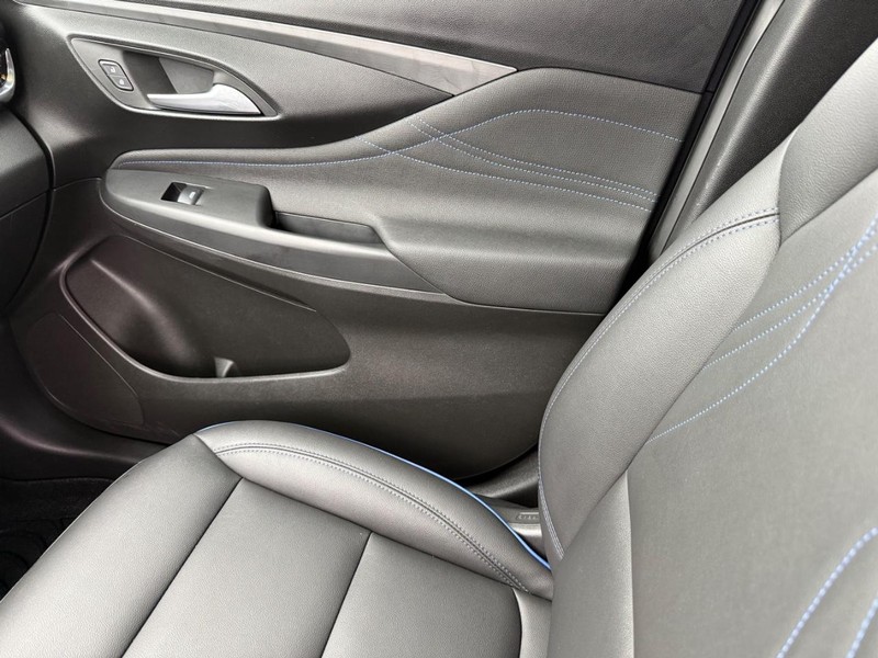Buick Envista Vehicle Full-screen Gallery Image 29