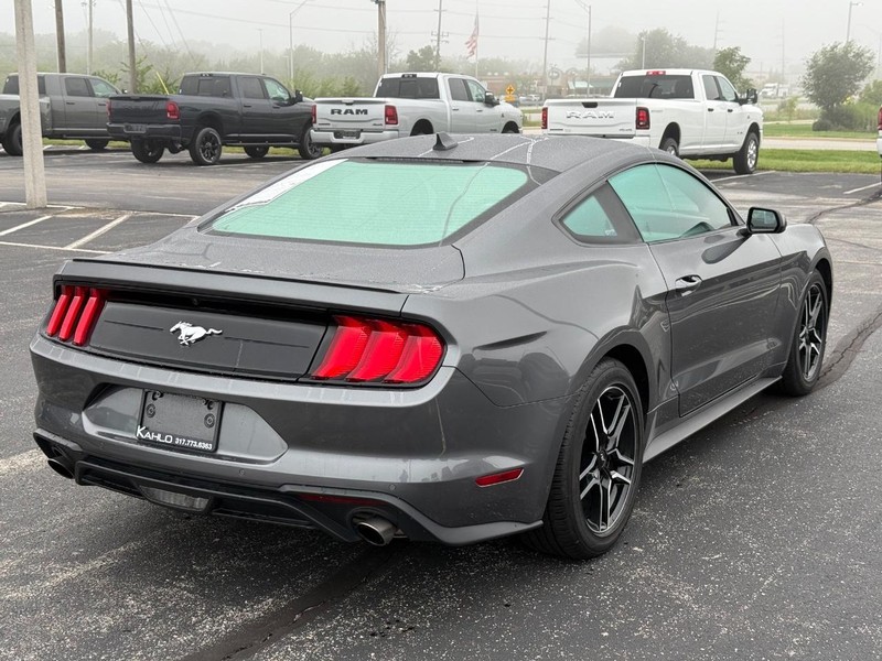 Ford Mustang Vehicle Full-screen Gallery Image 03