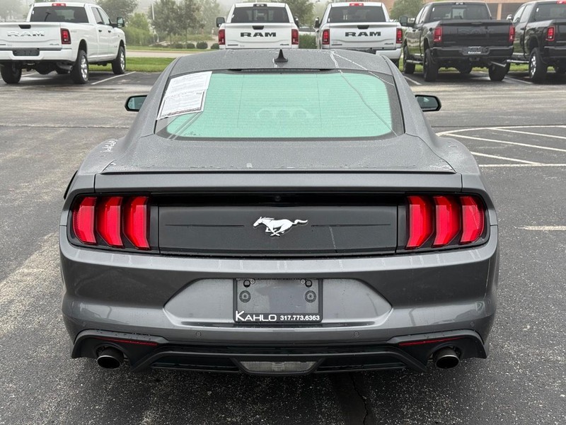 Ford Mustang Vehicle Full-screen Gallery Image 04