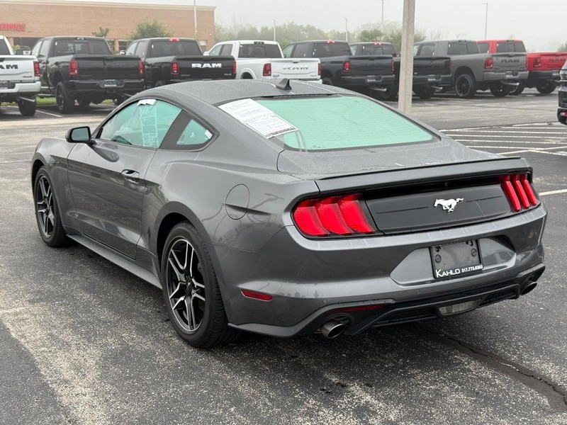 Ford Mustang Vehicle Full-screen Gallery Image 05