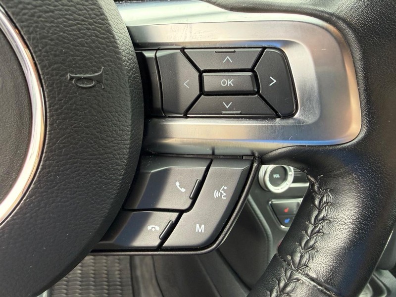 Ford Mustang Vehicle Full-screen Gallery Image 19