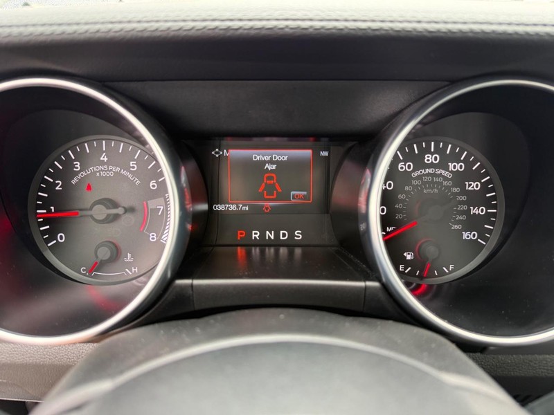Ford Mustang Vehicle Full-screen Gallery Image 27