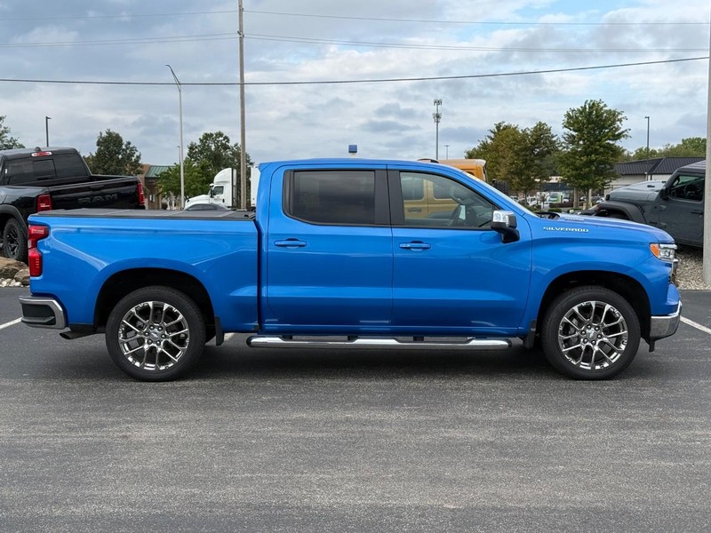 Chevrolet Silverado 1500 Vehicle Full-screen Gallery Image 2