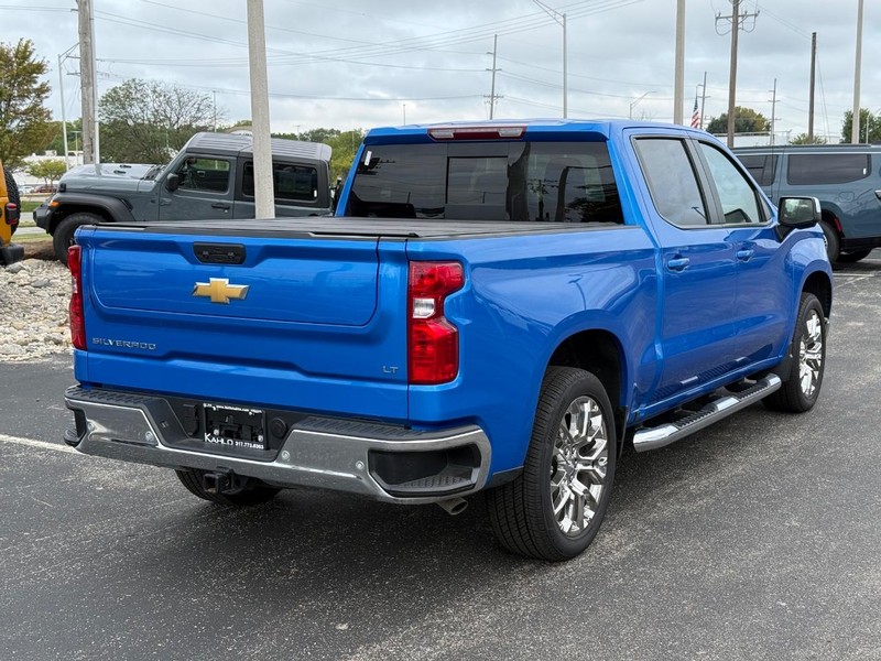 Chevrolet Silverado 1500 Vehicle Full-screen Gallery Image 3