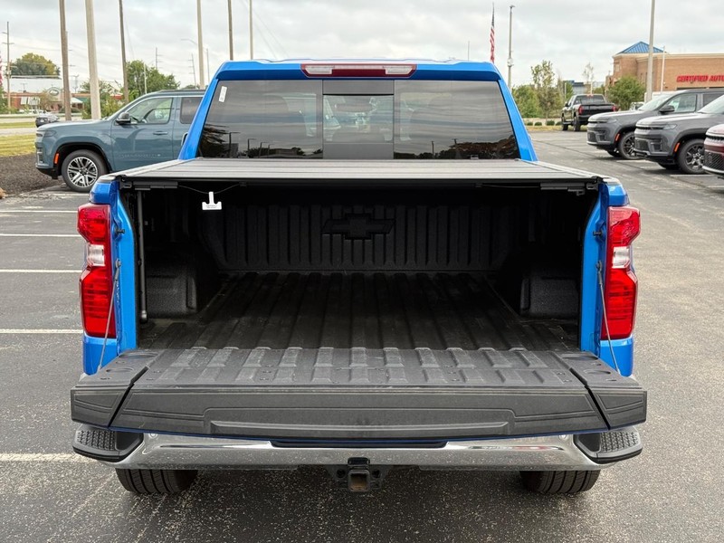Chevrolet Silverado 1500 Vehicle Full-screen Gallery Image 7